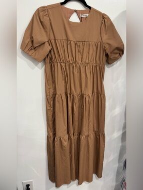 Mod Ref Camel Tiered Puff-Sleeve Maxi Dress